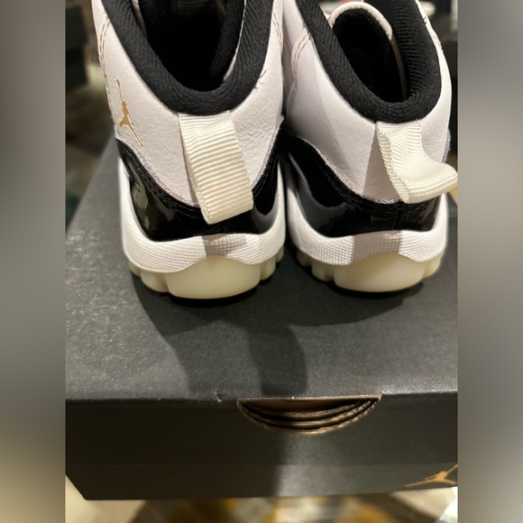 Jordan 11 Retro Size 9c - Picture 5 of 7